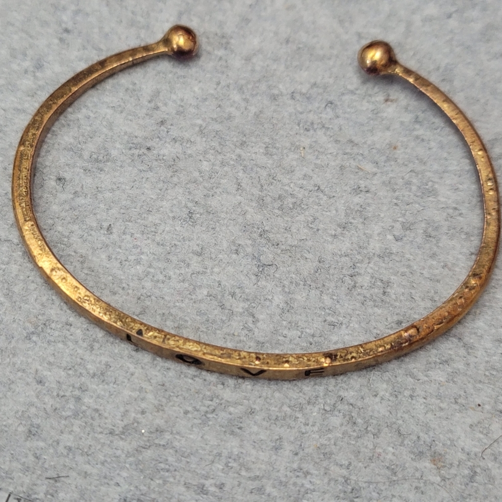 Brass "Love" bangle - Picture 7 of 9